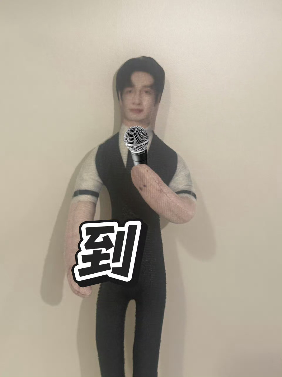 让明星玩老鼠干的人是天才哈哈！疯狂好六夜嘉宾未到，老鼠干先来凑热闹。这老鼠干一出