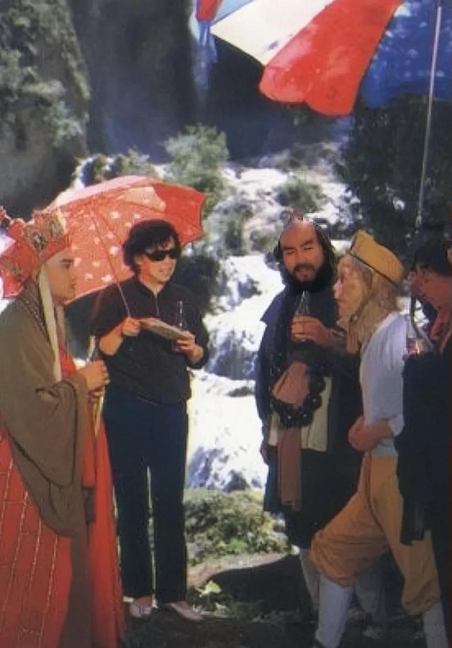 拍摄三打白骨精时，杨洁带着剧组，来到湖南娄底波月洞取景，景区一分钱不收，为了表示