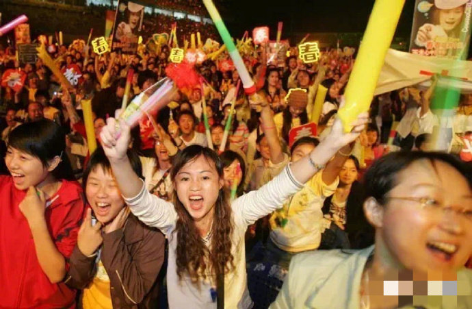 每三个中国人就有一个在看超女 《超级女声》让我们知道了，无论出身如何，只要有梦想