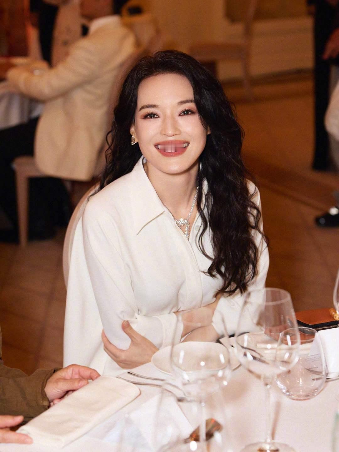 舒淇其实挺可悲的，结婚8年不生娃，如今49岁只能晒“布娃娃”[捂脸][捂脸]
