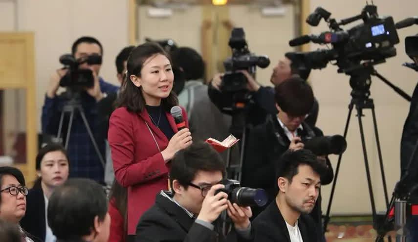美国的上流社会，果真如此，越是身处上流之人，行为越是下流。这话放在以前，可能还有