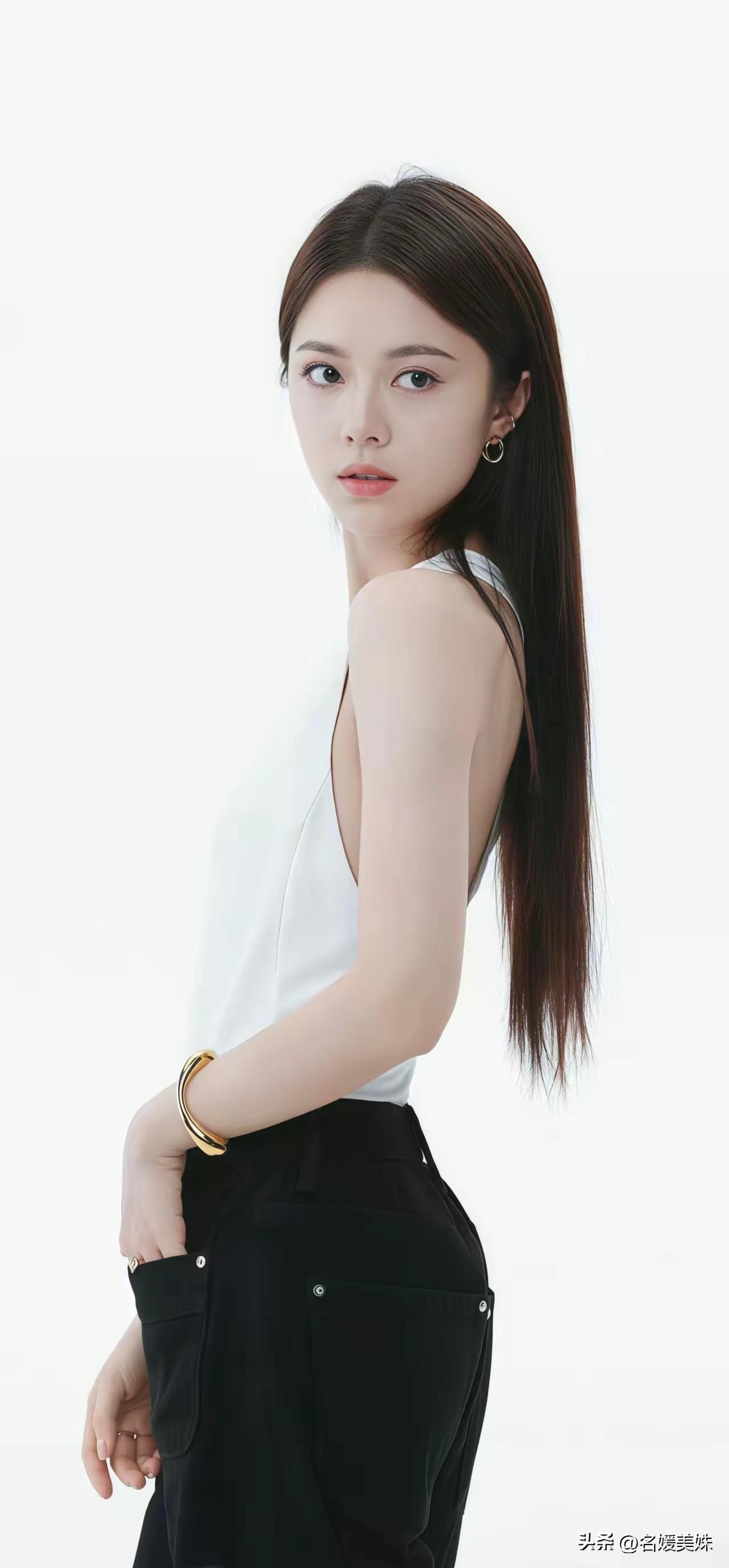 他突然死了，我能接受；
他突然不爱我了，我也能接受；
我接受不了的是：他突然不爱