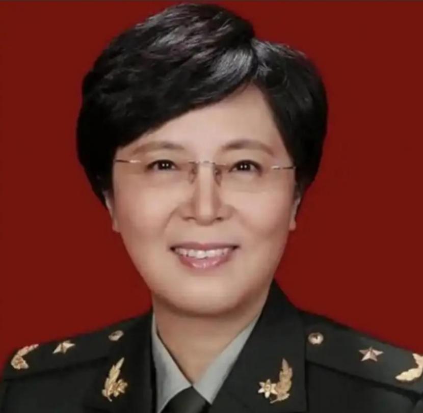 1988年，浙大教授23岁的女儿被保送清华。在旅游途中，她爱上35岁的酒厂工人，