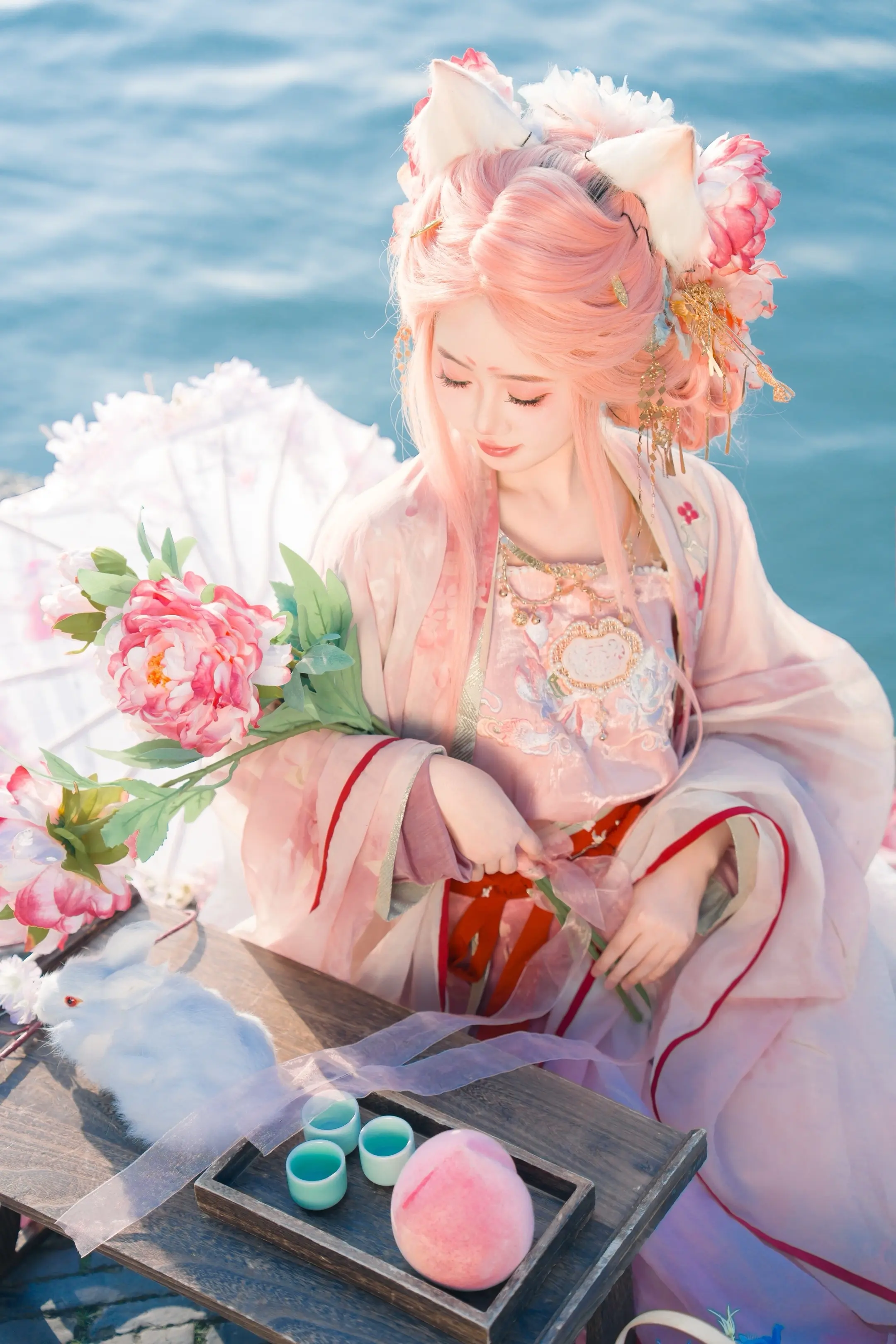 春知晓梦不觉，恰似你我当年。西湖的水，我的泪……（不是），是我的猫系甜心妆造！