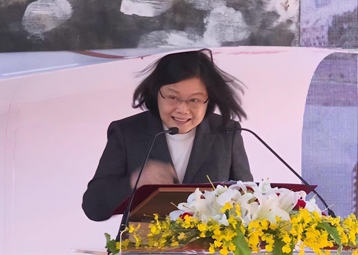 赖清德对两岸立场作出承诺，话音刚落，被曝默许美管理台军和军售。
 
赖清德即将上