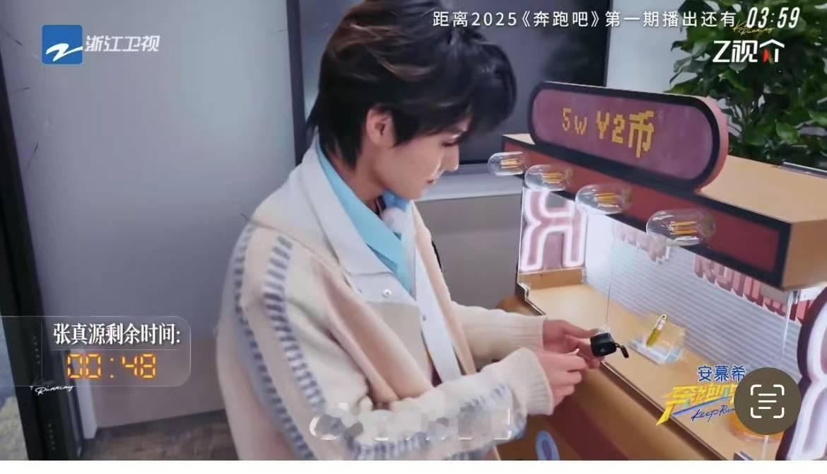 张真源在小小的桶里挖呀挖呀挖还得是年轻人脑瓜子转的快，在小小的桶里挖呀挖呀挖也得