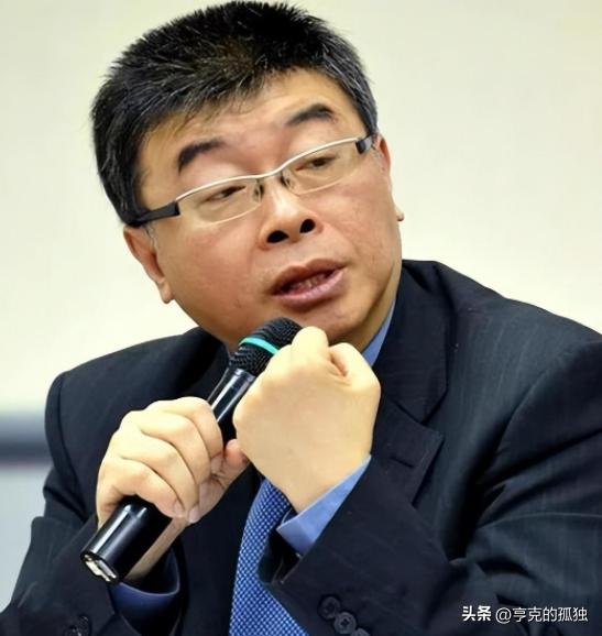 台湾统派邱毅火力全开，直骂马英九是“废物”，骂得又狠又准，在岛内政坛炸出巨响。