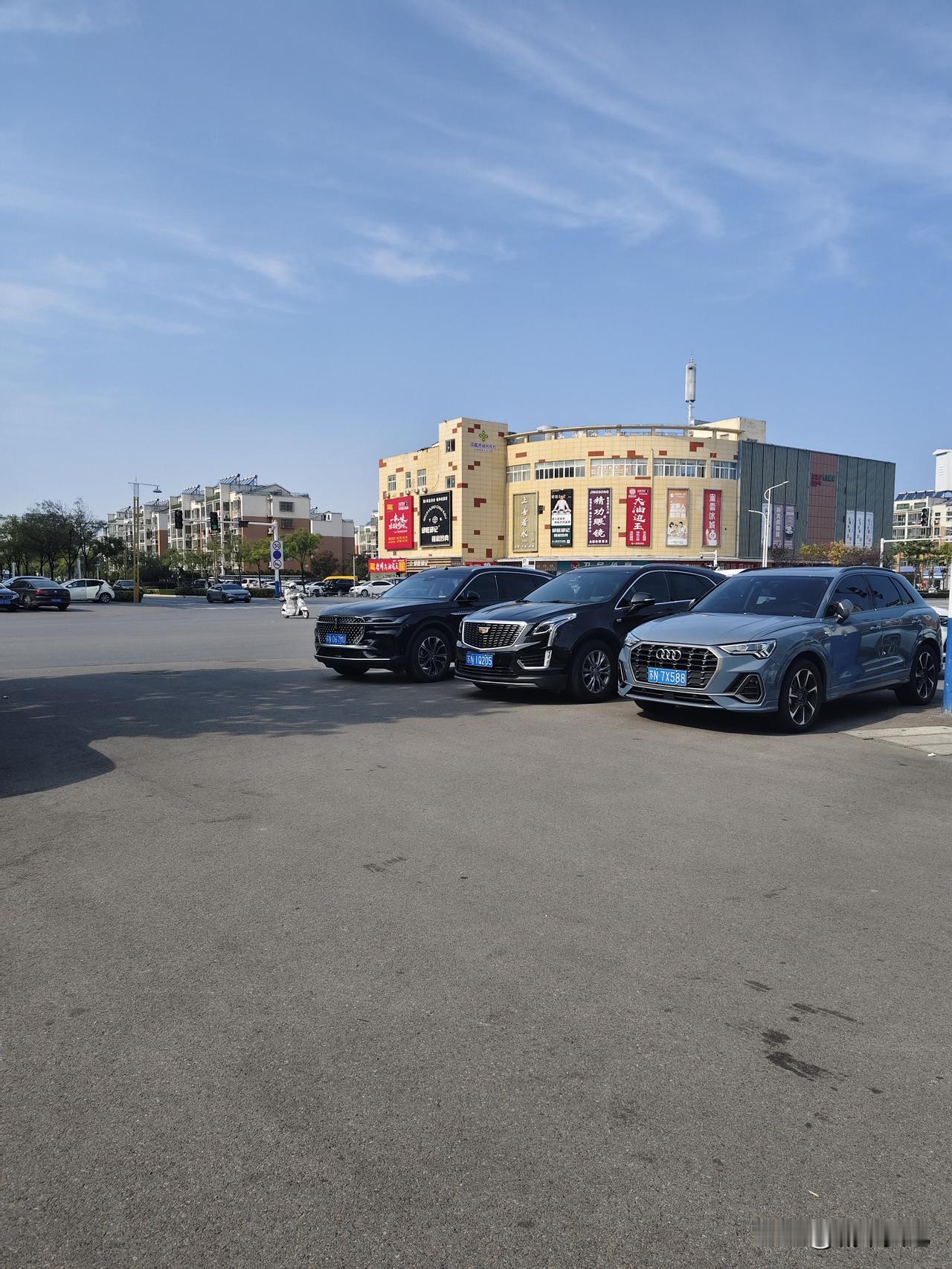 宿迁有钱的不少啊，遍地豪车，宝马x6，林肯飞行家，凯迪拉克，奥迪。