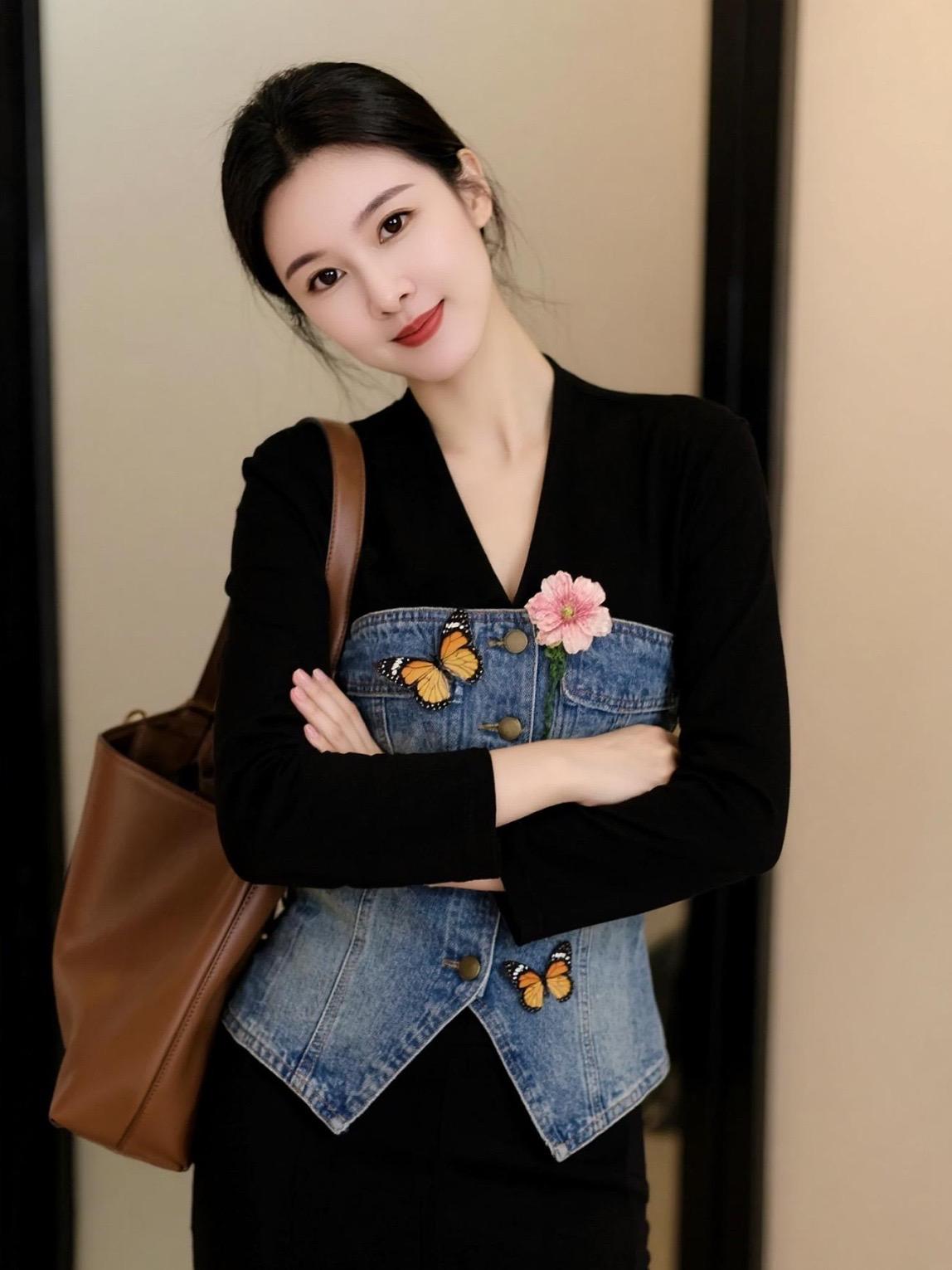 左右不了男人，那就左右都是男人 爱玩 是天性，收心是选择 ，我也做过选...