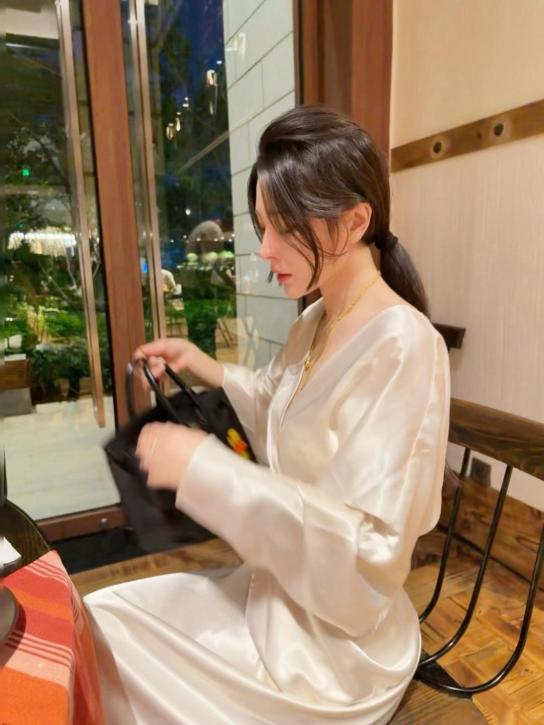 2026 治愈系笑容女孩 新年圣诞氛围感穿搭 三亚瑰丽