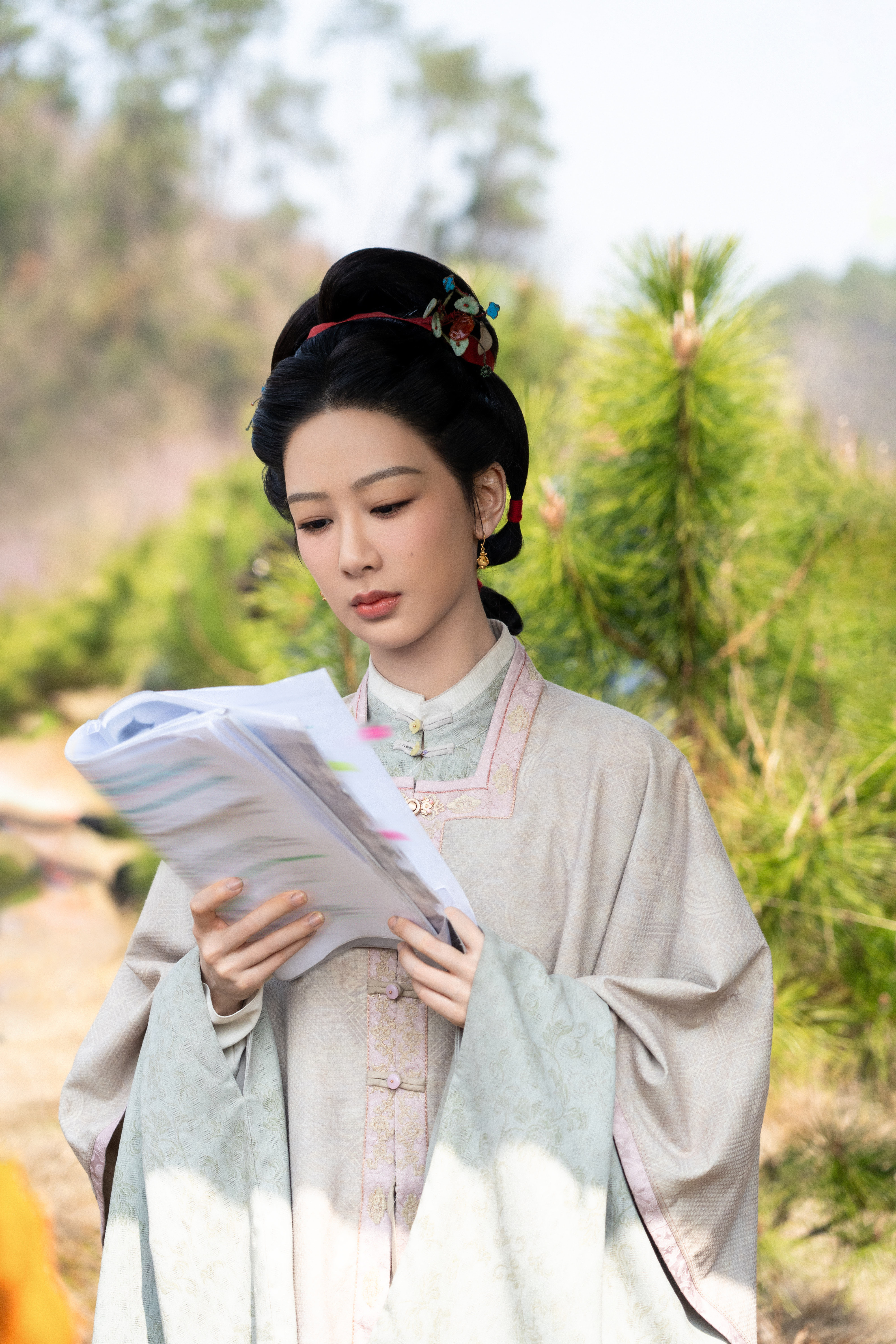 杨紫徐百慧时隔20年二搭演母女杨紫饰演的是纯真岁月里的麦思丹（少年版）徐百慧应该