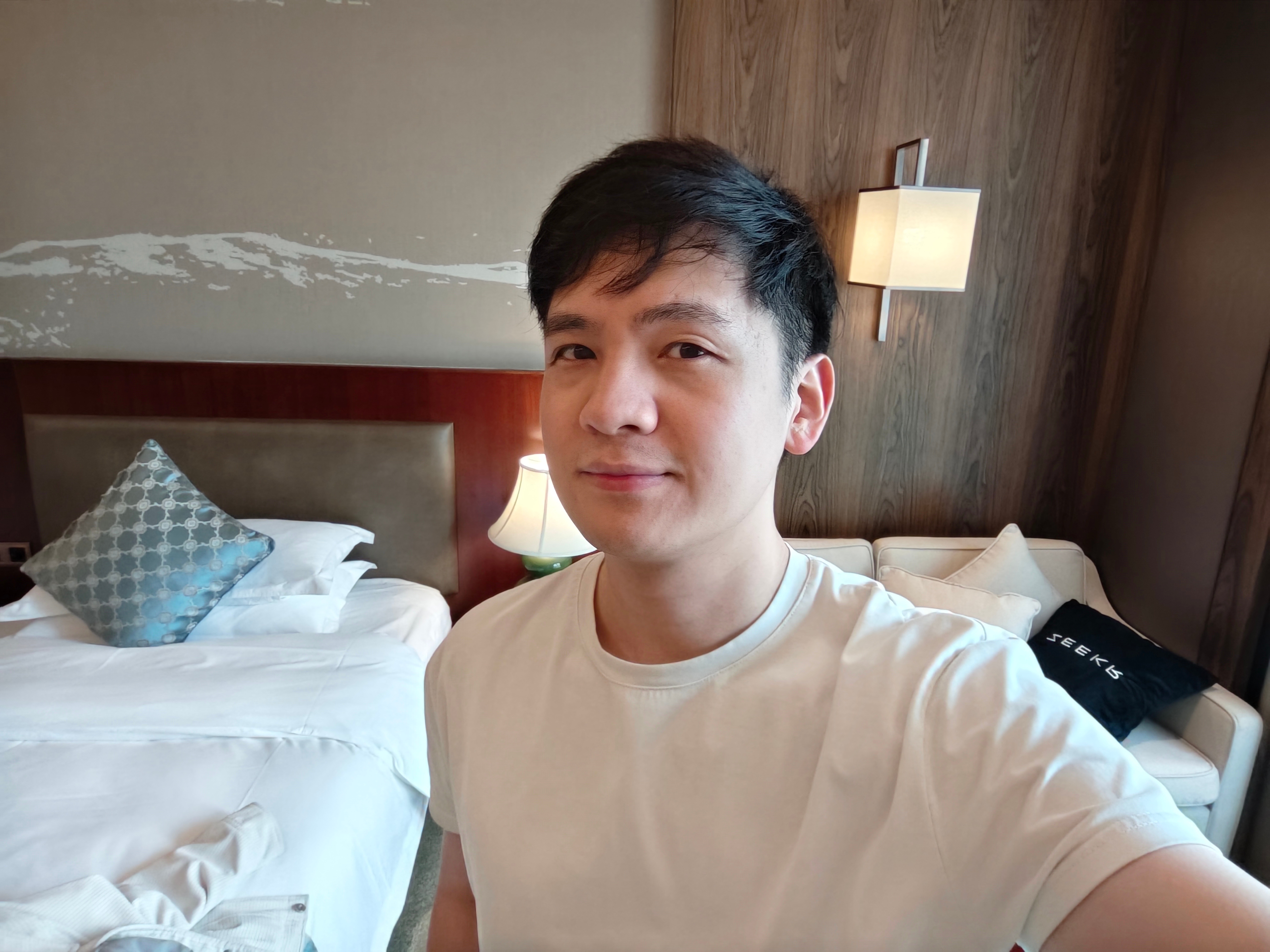 本年度起床最早的一次差诞生，早上4点20的闹钟，5点出门，12点到敦煌，明天试驾