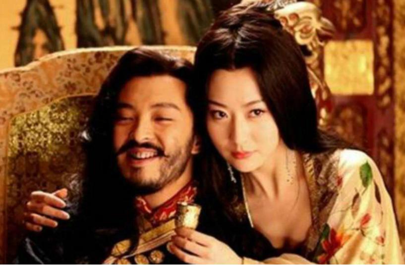 630年，李靖生擒杨广的妻子萧皇后，杀气腾腾地问：“你降不降？否则就像她一样身首