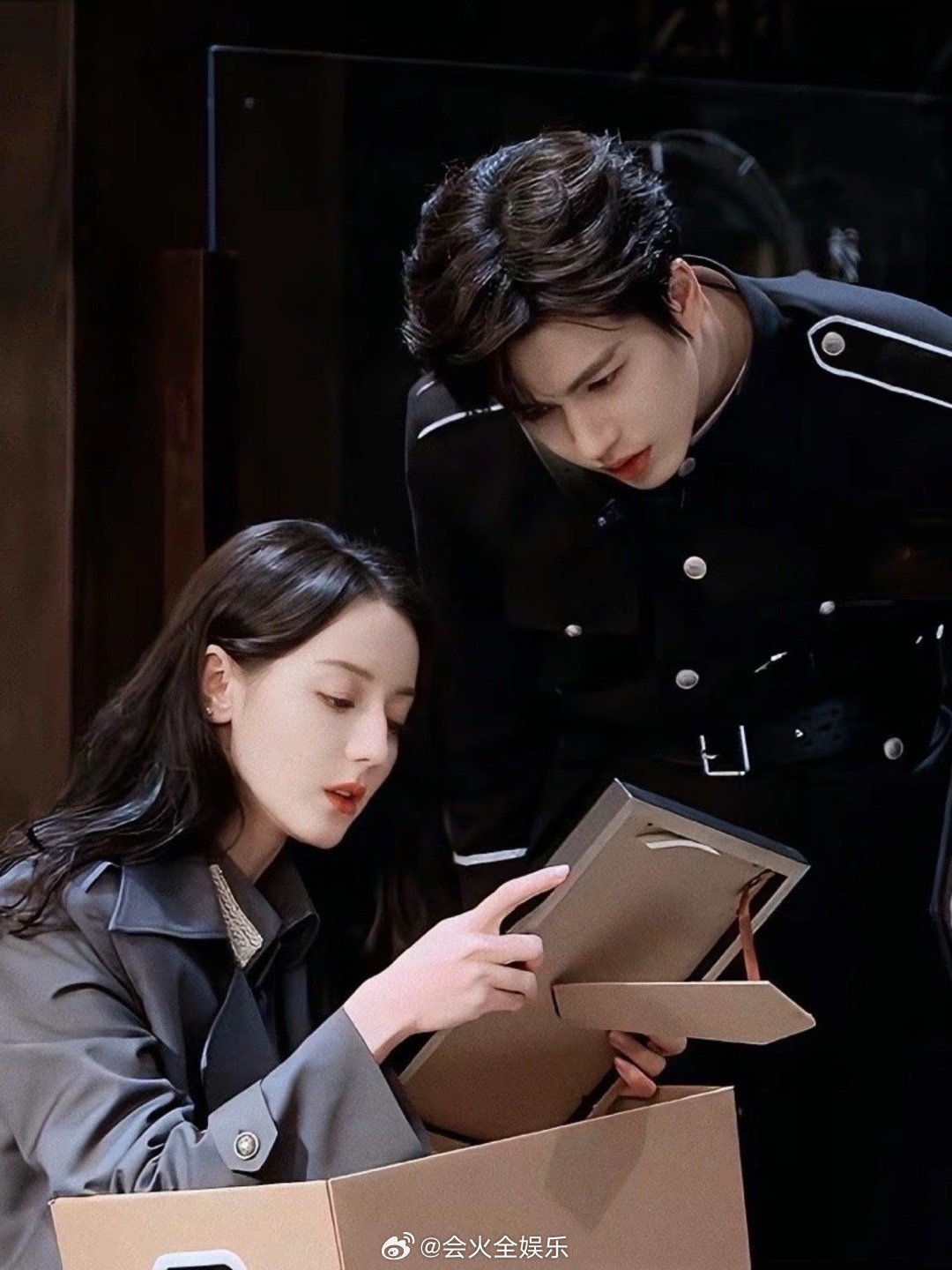 这个热巴刚回国就来支持朋友了！！！迪丽热巴给张凌赫逐玉包场迪丽热巴包场支持张凌赫