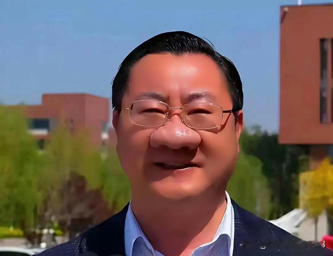 北大校友会副会长郭延军，不光学历亮眼，处理事情的能力也特别强，是真正有真才实学的