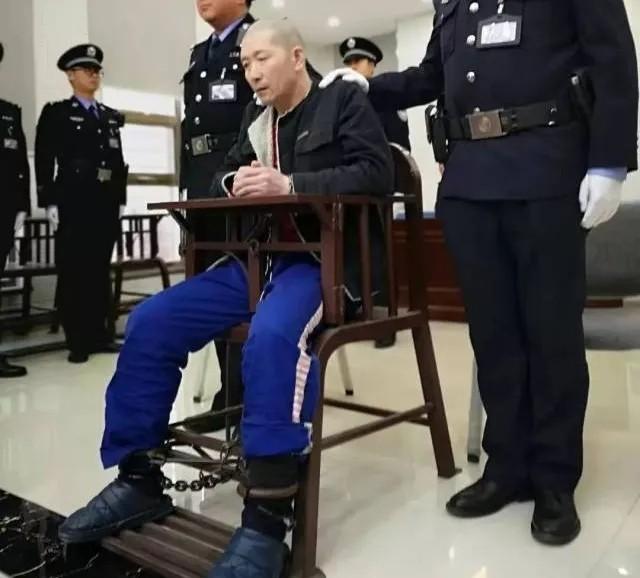 2019年2月22日，内蒙古巴彦淖尔。照片是死刑犯王换换被押赴刑场执行枪决前的镜