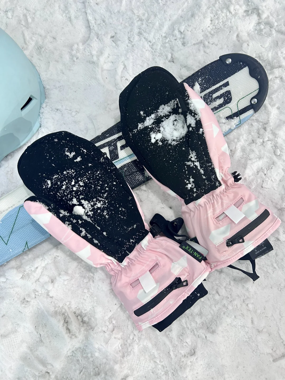 这双粉色加热手套让我滑得更尽兴