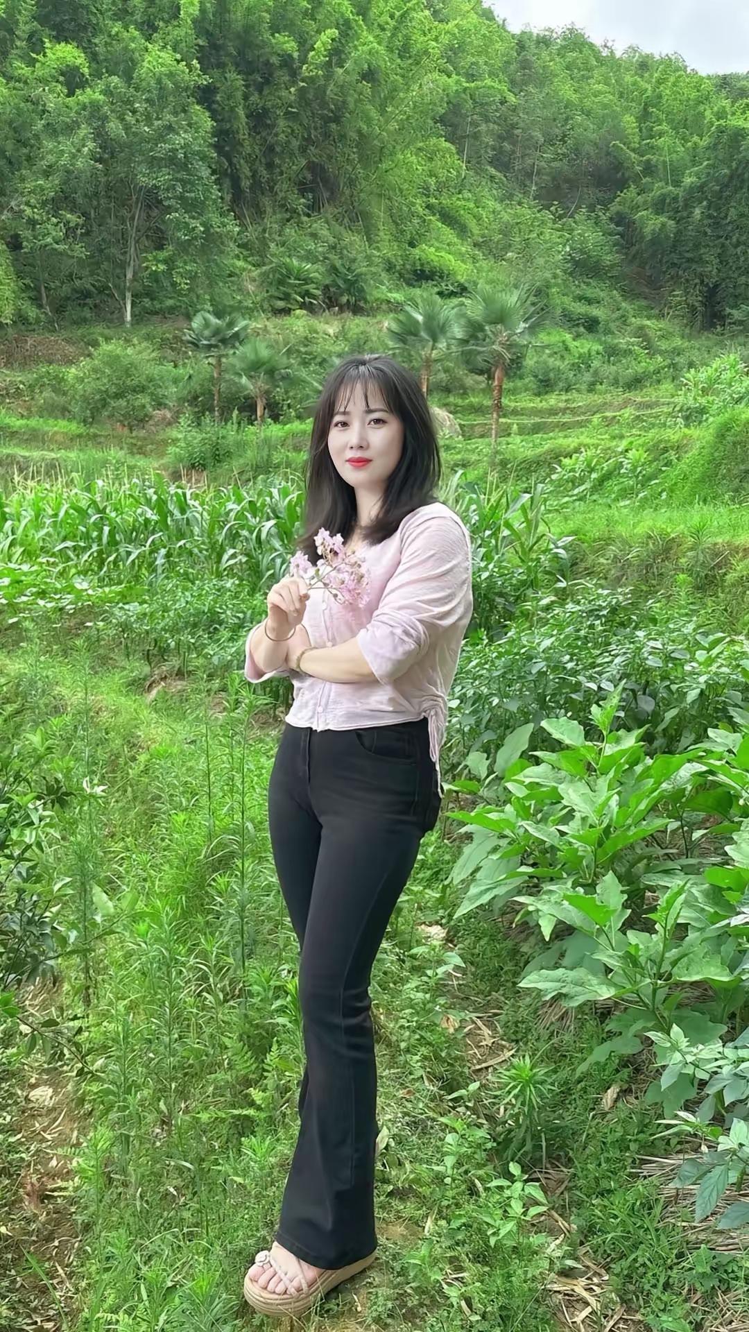 分享几张家乡的田野照片你喜欢哪一。美女，乡村美景风光照 田野休闲照