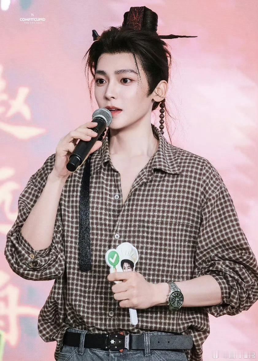 《念相思》今日开机，男女主虞书欣、侯明昊剧中造型也出炉了，来看看如何 侯明昊念相