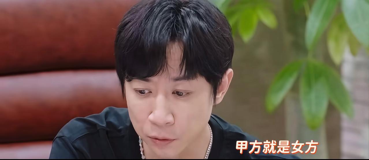 张维伊开始洗白了，他说董璇永远都是他的甲方。
《姐姐当家》里，张维伊前几期的表现