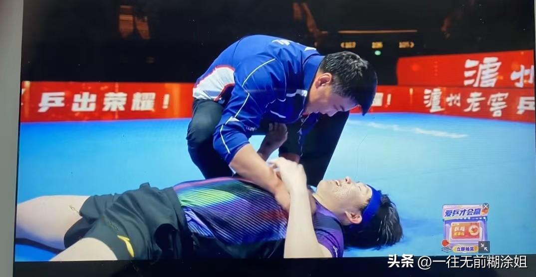 不信你不掉泪，看了他师徒俩的这张图片。

真的太激动了，不知有多少人看哭了

当