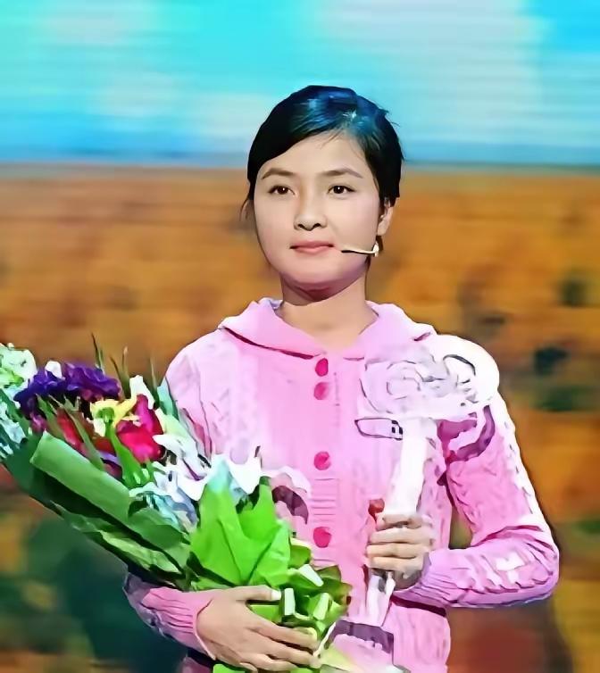 这个女孩就是孟佩杰，5岁那年父亲车祸去世，母亲养不起5个孩子，只能含泪把她送人。