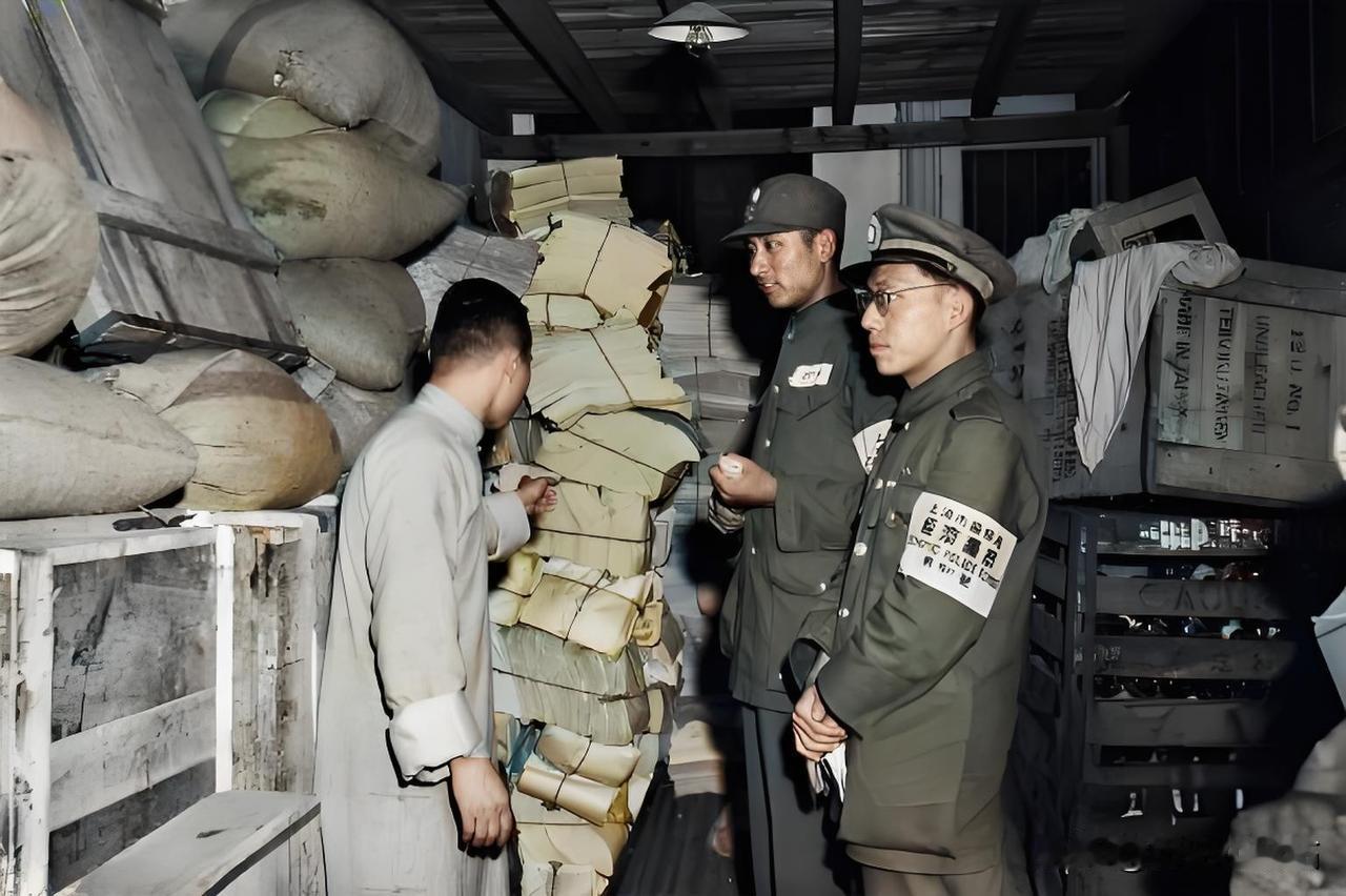 冬日生活记录1948年，根据市民提供的举报信息，上海市的经济警察队伍迅速行动，进