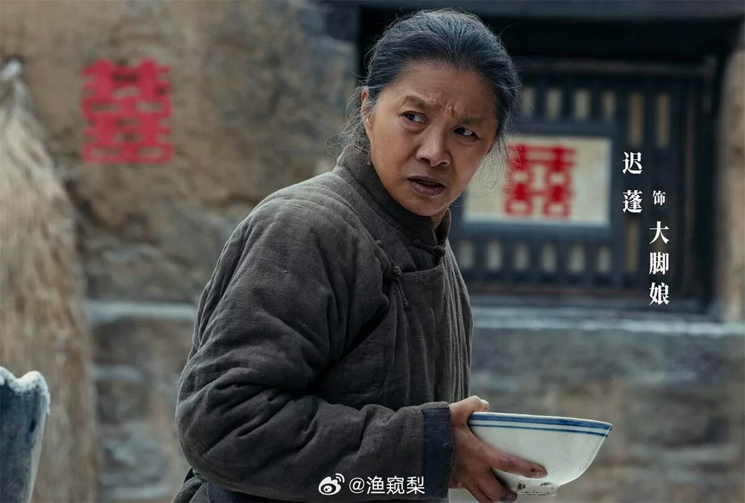 杨幂把迟蓬拉到身边谁还记得当年倪萍的发言？她说，有的人演技好，可就是没拿奖，不是