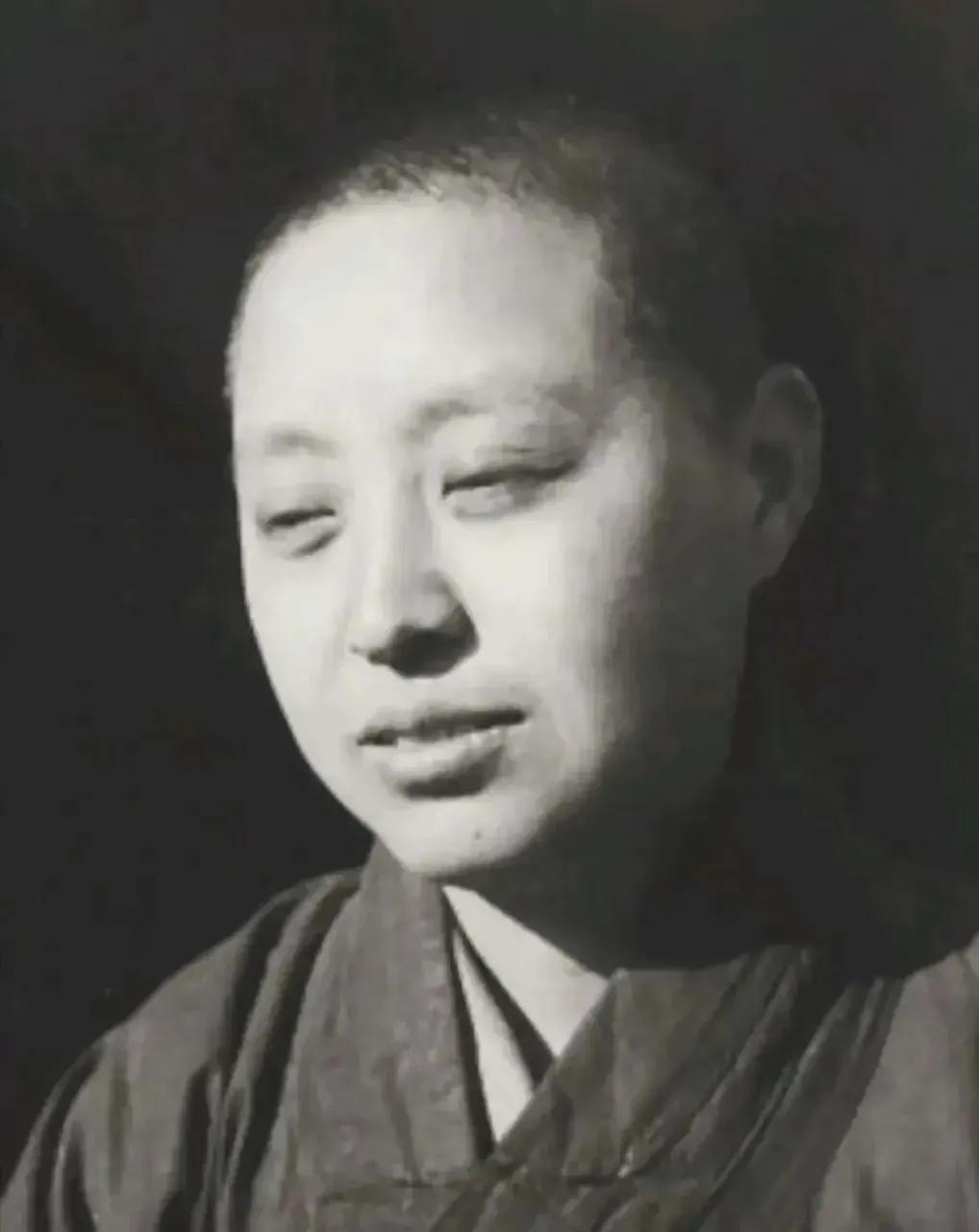 1937年，十几个日本兵闯进了南京的一个尼姑庵。然而，他们被眼前的一幕惊呆，只见