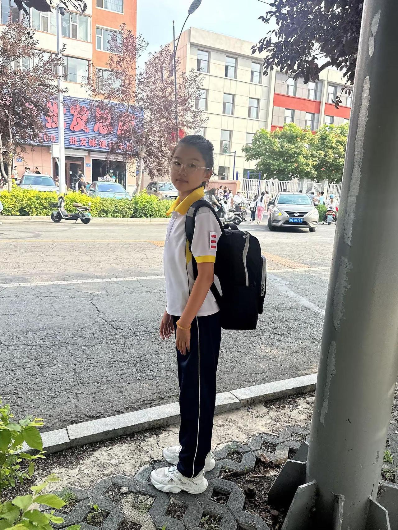 小学阶段：上学第一天VS放学最后一天，六年的时光转瞬即逝