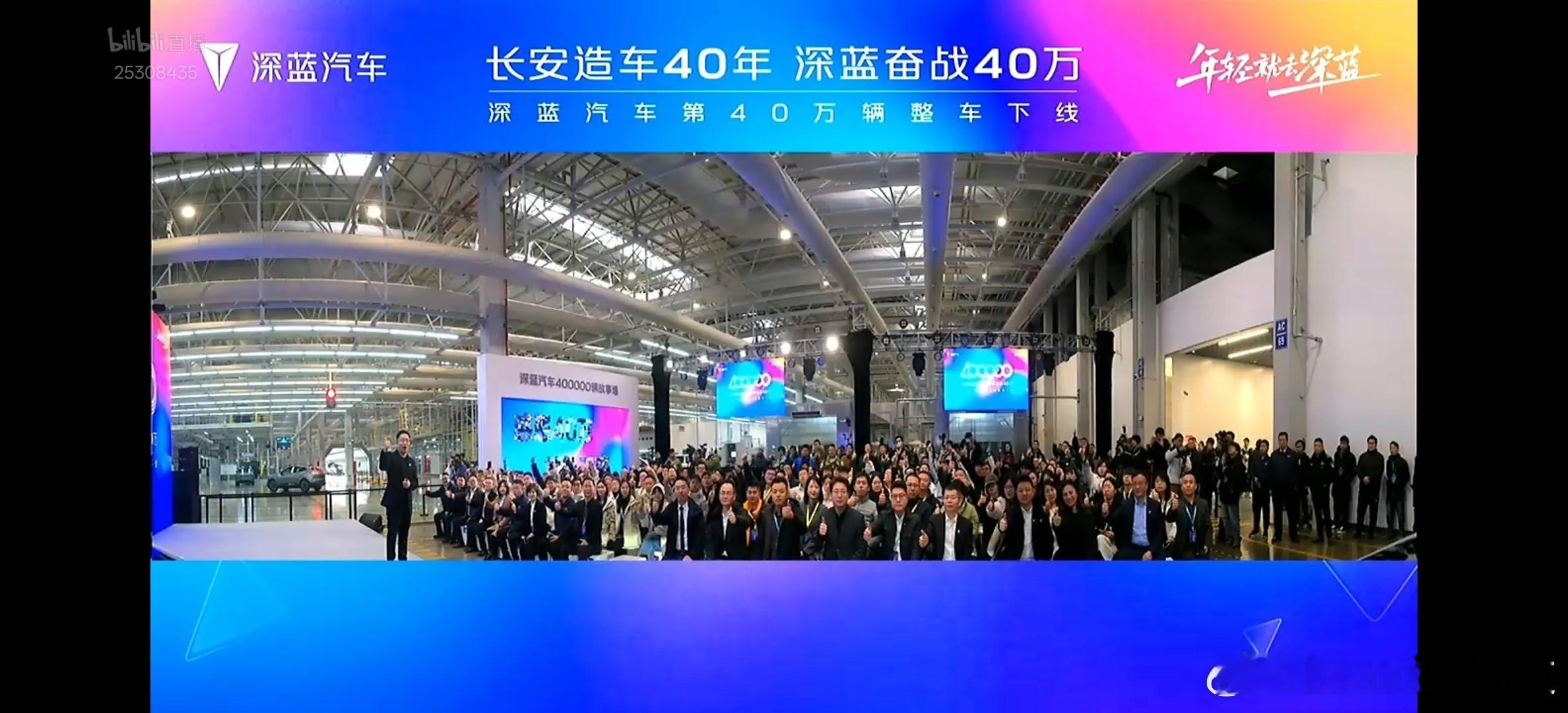 我朋友的第一台车，就是深蓝是年轻人的第一台车，是家庭的第一台是梦想，是远方，是温