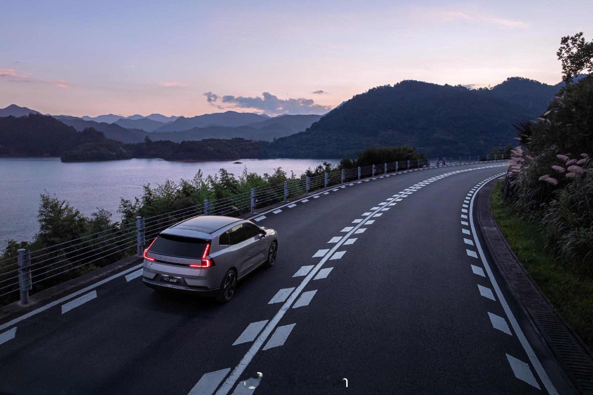 林孝埈新身份沃尔沃品牌挚友林孝埈XC70⛸️从冰刃到公路，“稳”是冠军的终极信仰