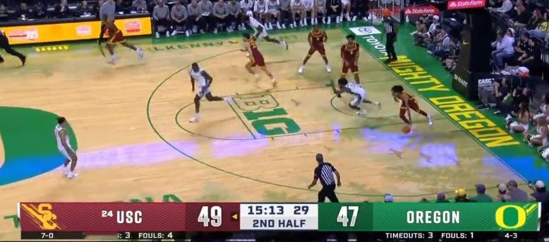 估计这场球林葳也没有多少机会了。比分这么接近，比赛强度很大，不太可能再给边缘球员