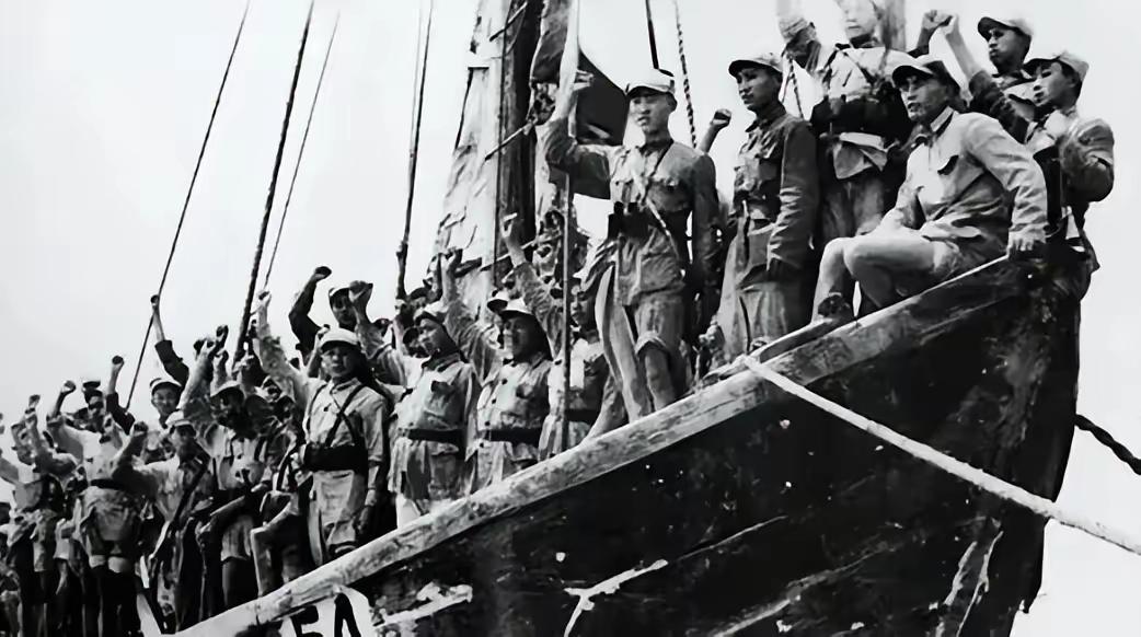 [月亮]1950年，海南战前百名战士漂泊至越南，韩先楚下令开除军籍，师长徐国夫多