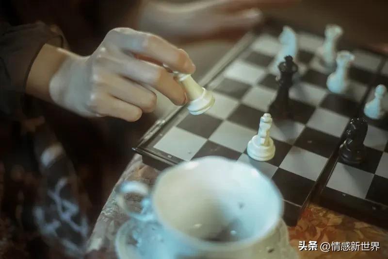 今天我下棋了，玩的是自走棋。前阵子《刀塔自走棋》超火，在线人数一度达13万，好多