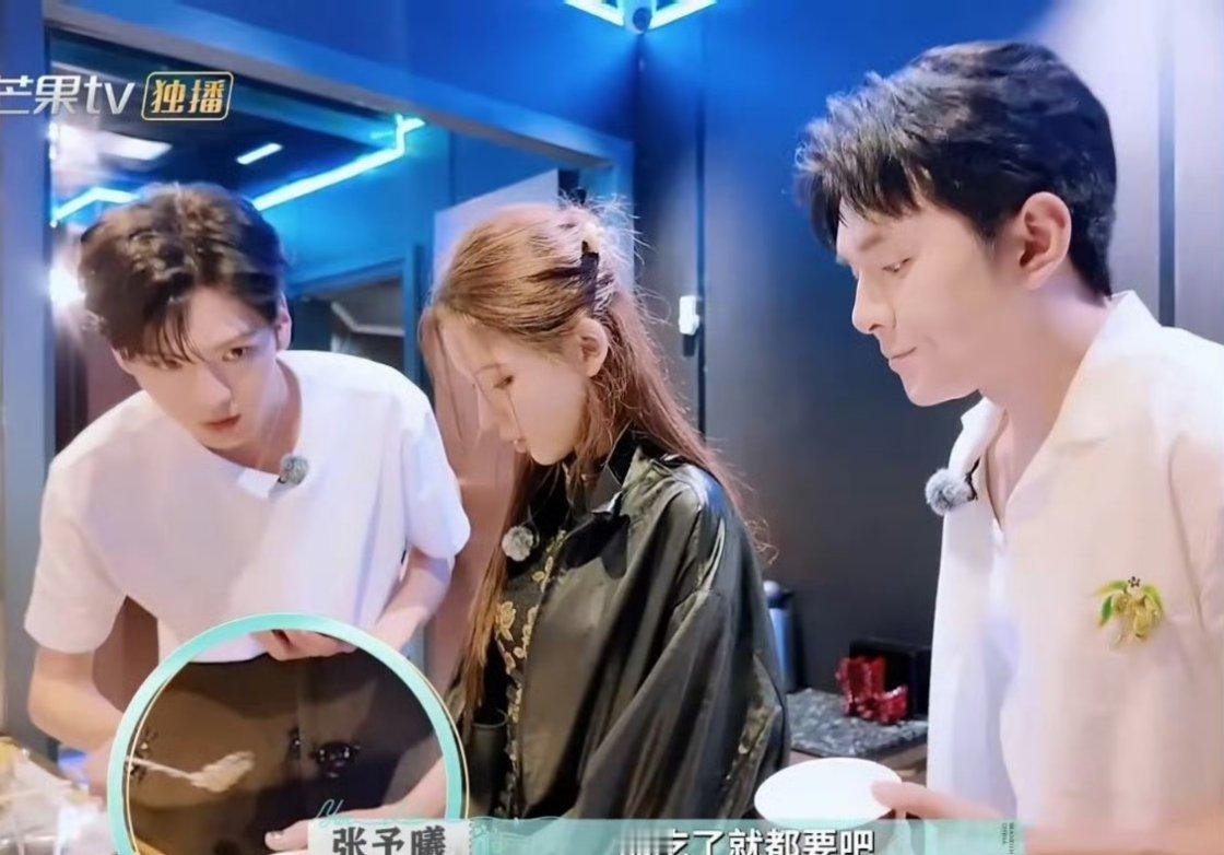 李佳琦来自steve的自觉 李佳琦综艺感好强，感受到一旁的张予曦毕雯珺，立刻让出