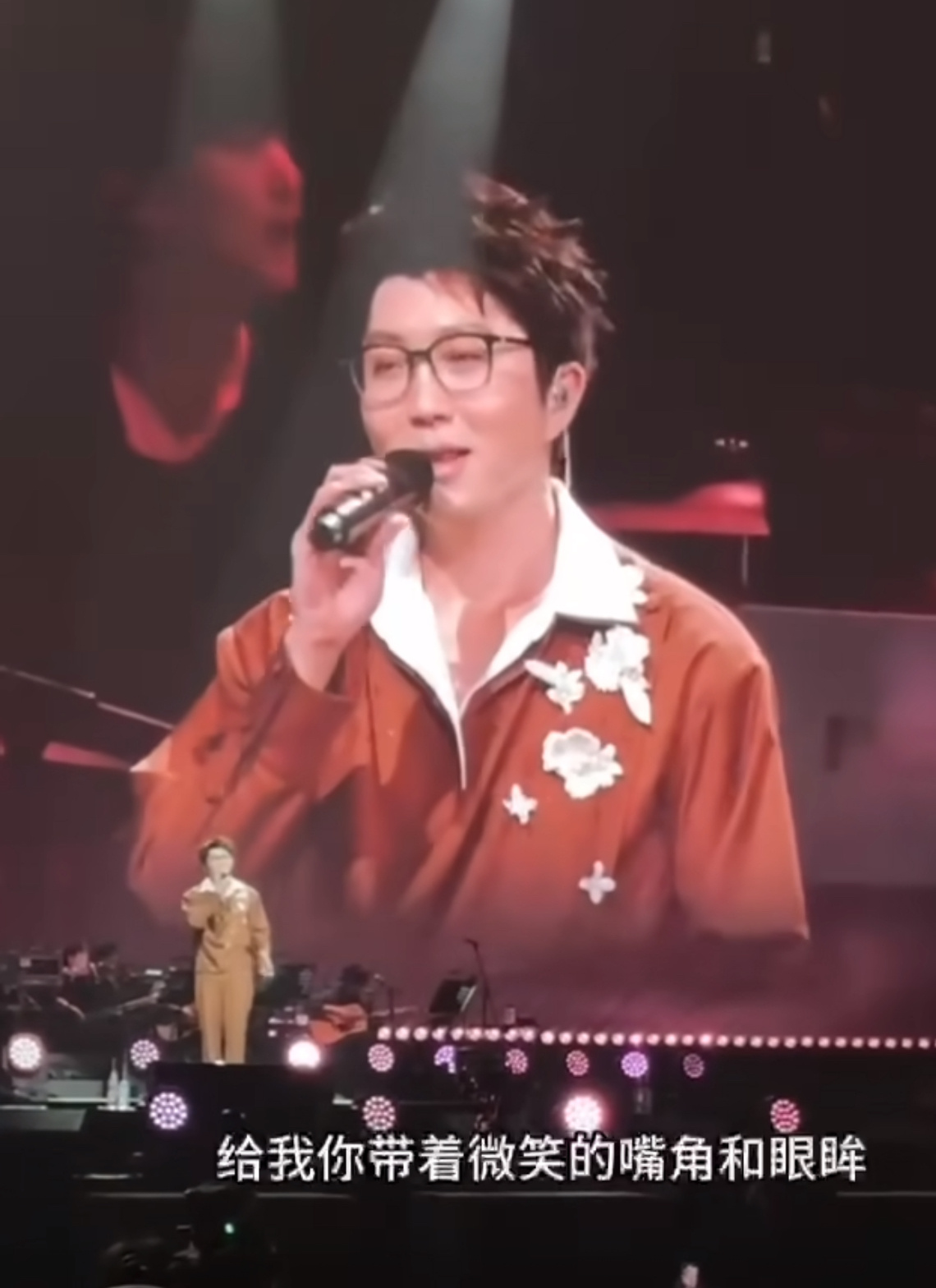 观众又给毛不易上强度了  毛不易演唱会现场也能够给大家带来非常多的快乐，果然只有