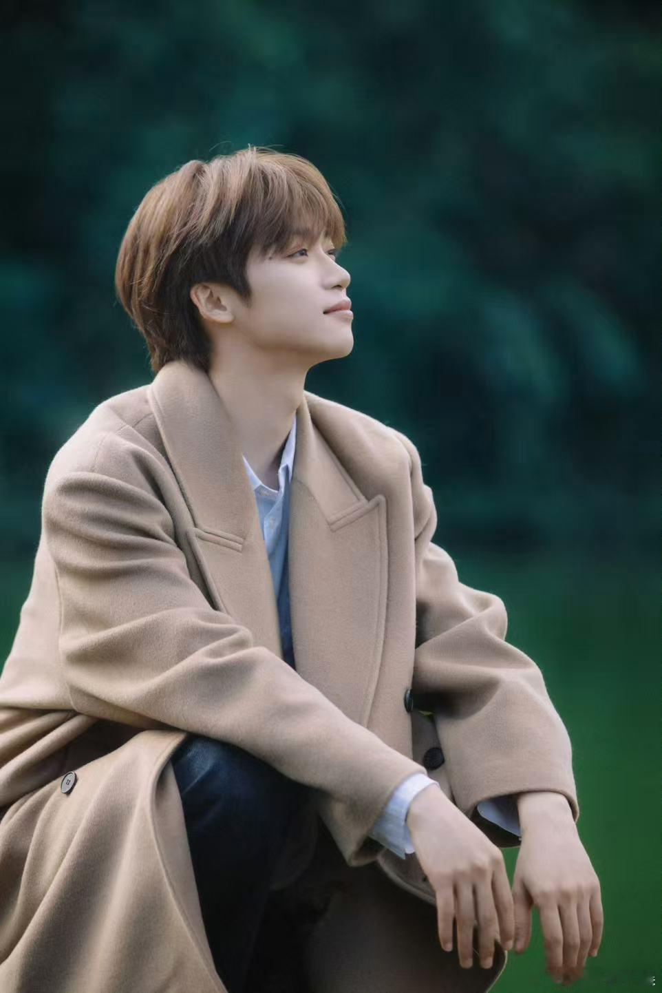 梓渝文艺少年梓渝棕色大衣梓渝棕色大衣，好帅，