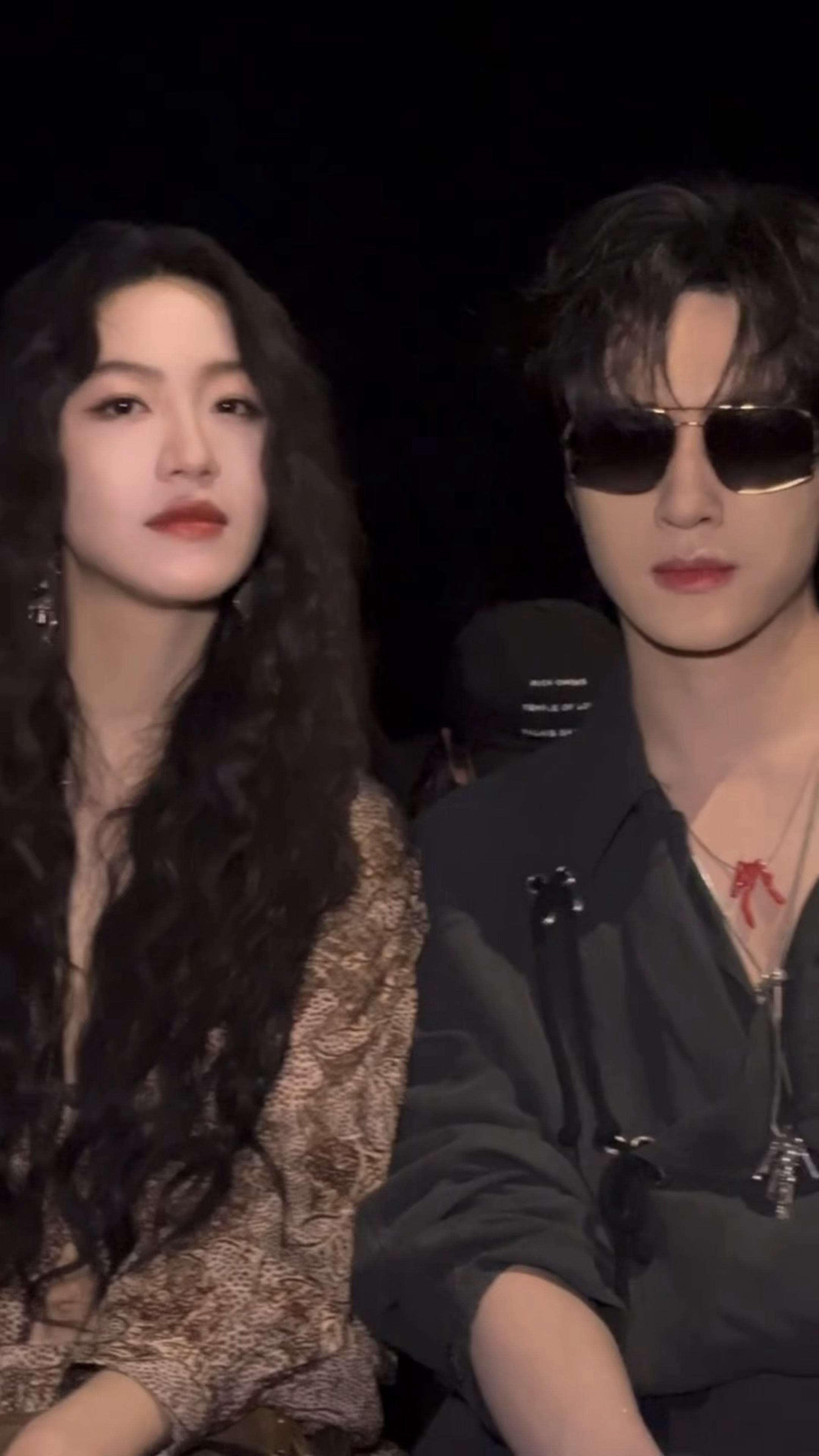 同框很A的两位向涵之展轩秀场同框向涵之展轩秀场合照