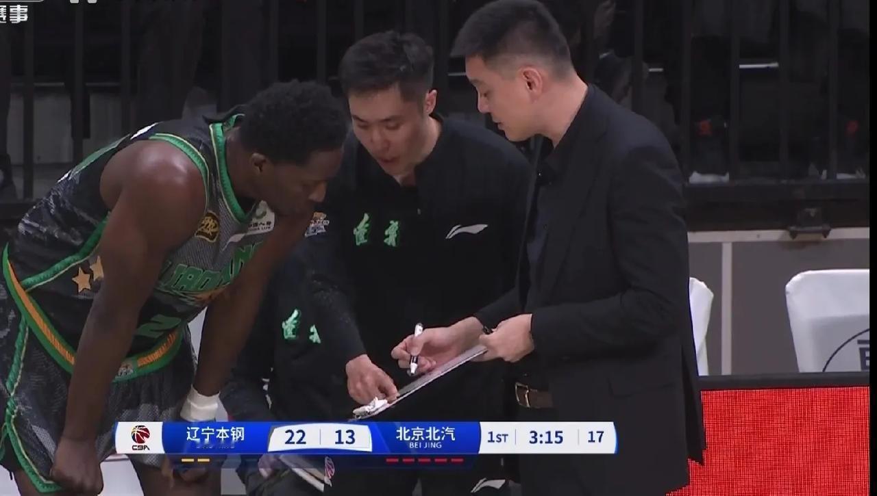 北京106:105辽宁，不得不说:
1，缺少周琦的北京队，内线真的顶不住辽宁队的