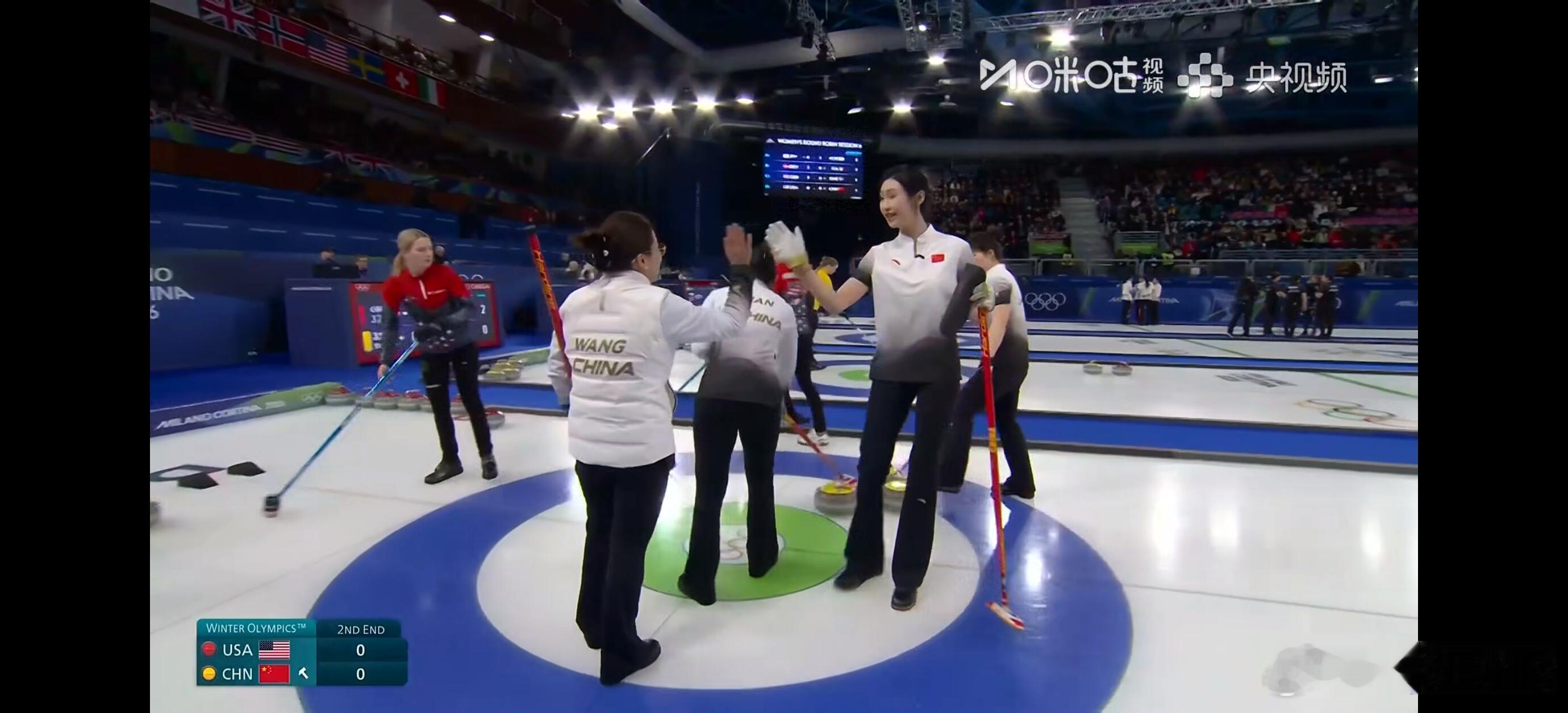 冬奥会时尚图鉴 ｜冬奥观赛团 中国女子冰壶5-6惜败美国米兰冬奥会女子冰壶循环赛