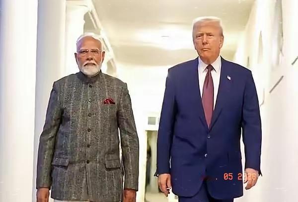特朗普又开始消遣印度了。
对于印度减少从俄罗斯购买石油，特朗普很直言不讳：“莫迪