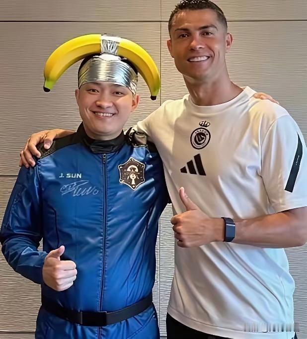 一个人名声臭了、不道德，就应该社会性死亡。
现在正好反过来，就像一位博主说：“正