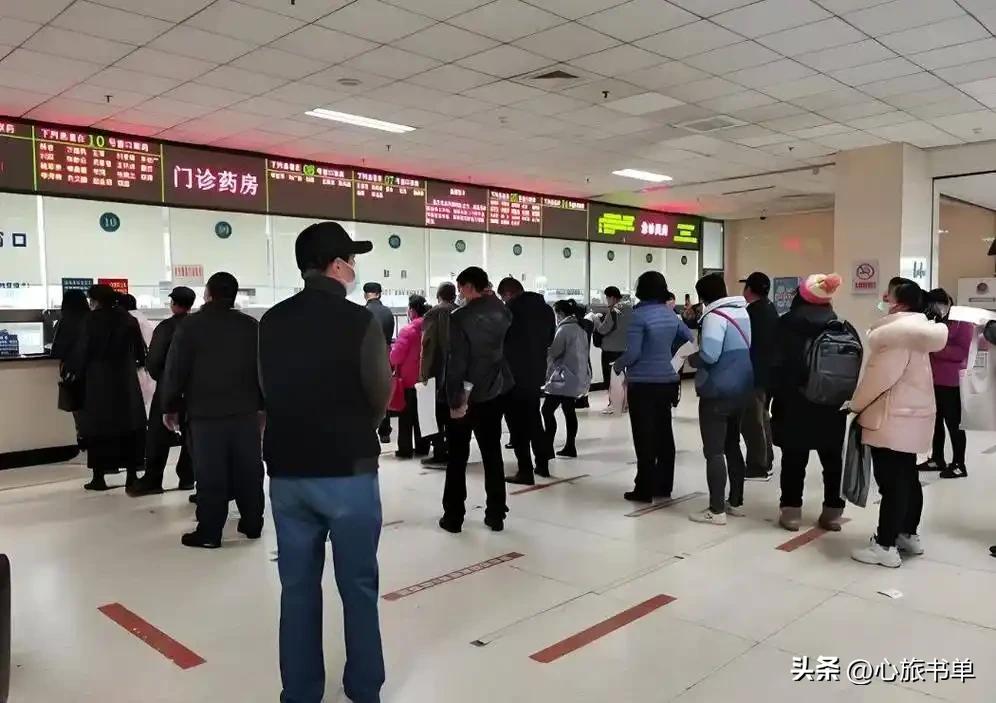 医院生意为什么很好?药店卖药的店铺大街上很多，有的一道街好几家，你说药店不赚钱谁