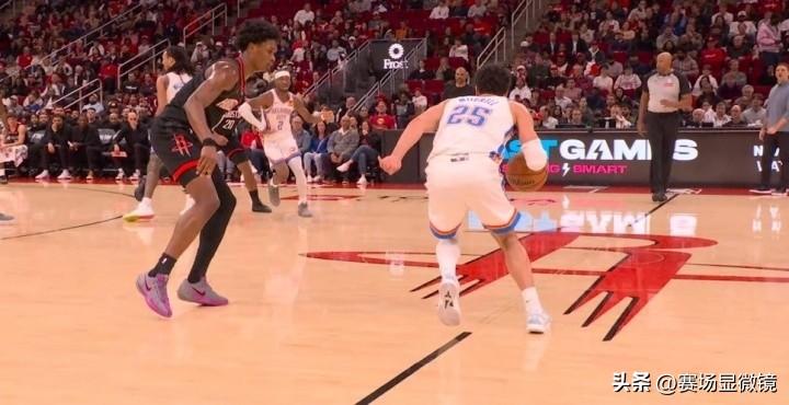 争议判罚引爆火箭比赛！主帅抗议漏吹回场反吃技术犯规！
在火箭与雷霆比赛的末节关键