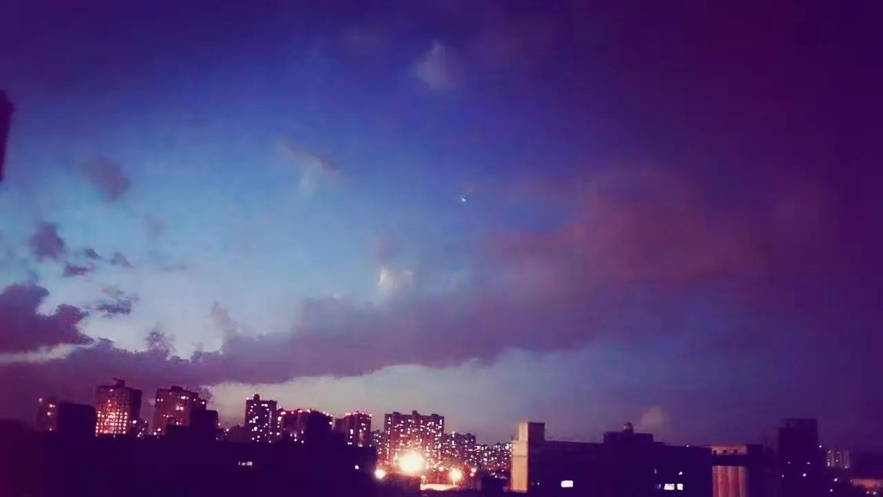 “不要论他人短长是非，
也不必计较自己短长是非让人论。
不热羡，不怨恨，
以自己