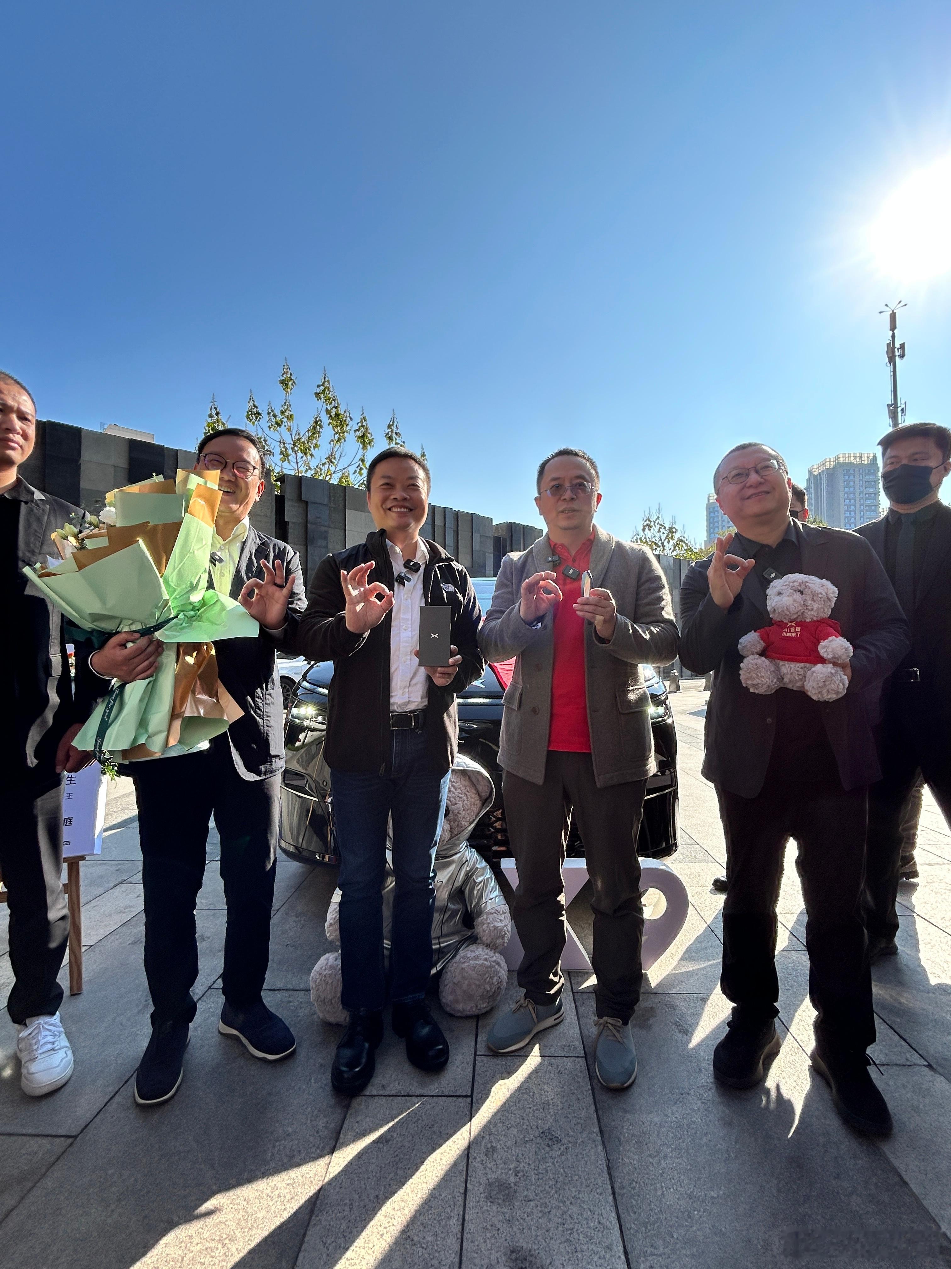 #周鸿祎喜提小鹏X9# 周大叔的买车行为是一种什么盈利模式？ ​​​