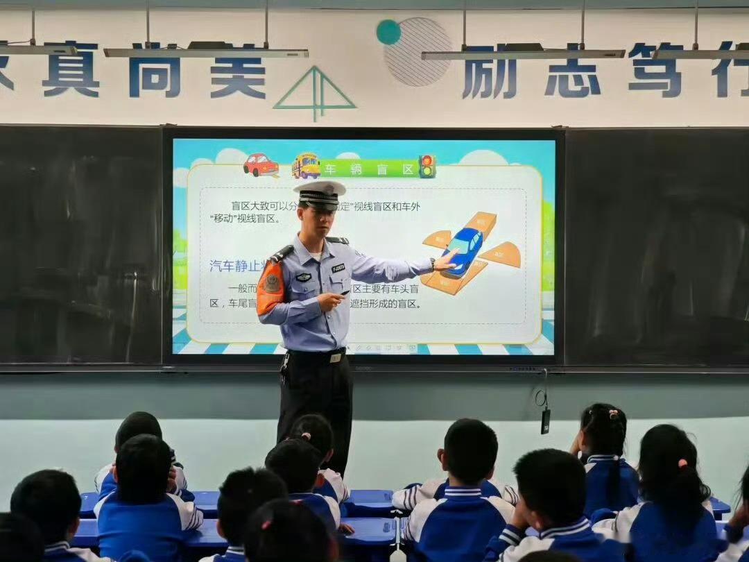 兰州公安庆六一交通安全进校园【实景体验+趣味互动，交通安全入童心】 不是枯燥说教