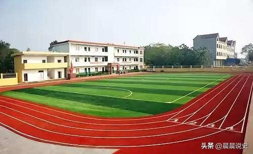 中小学畸形现状：全校38名老师，20个是中层领导，干活的人越来越少
 
最怕的事