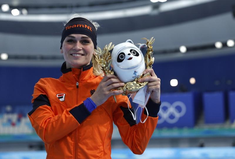 速度滑冰女子5000米：35岁洛洛布里吉达0.1秒优势夺金 太智恩第12在速度滑